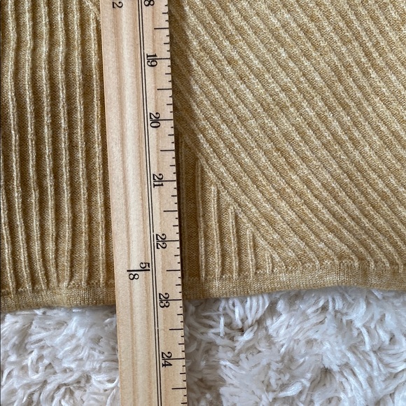 Nanette Lepore Gold/Mustard Sweater with Black Accents Size Large - Picture 10 of 13